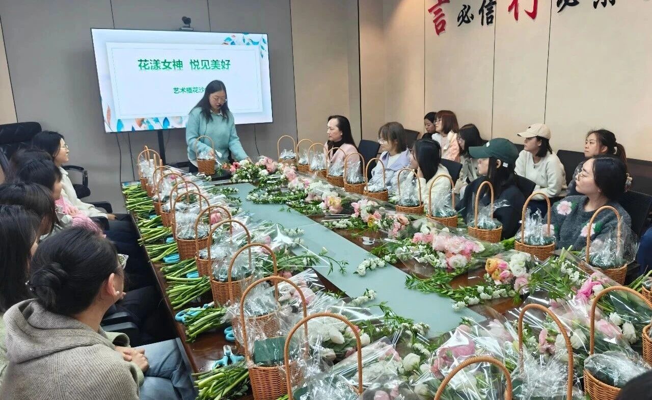 指尖艺趣，花香悦己 | 成都衡泰三八妇女节插花活动圆满举行